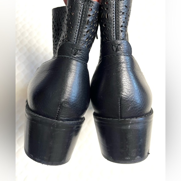 Vionic Luciana Black Perforated Leather Ankle Boots Size 6.5 - Picture 6 of 7